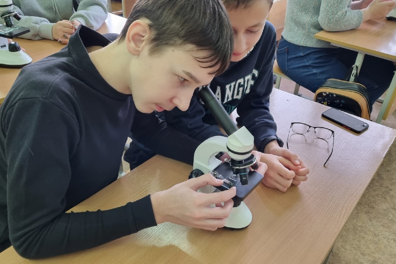 Лабораторный практикум по биологии команда Мининского провела для школьников