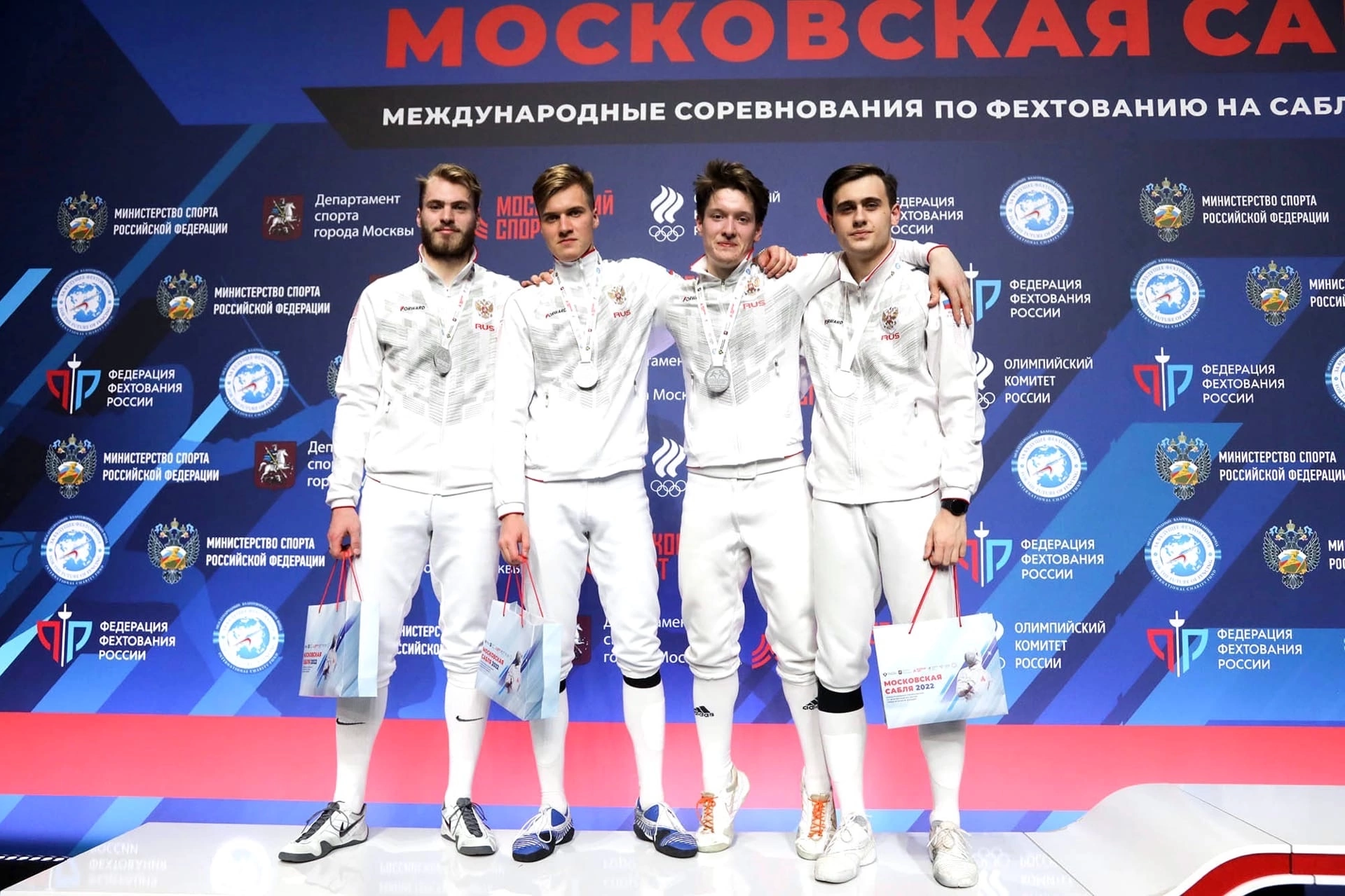 Студенты Мининского завоевали серебро на Международных соревнованиях по фехтованию в Москве