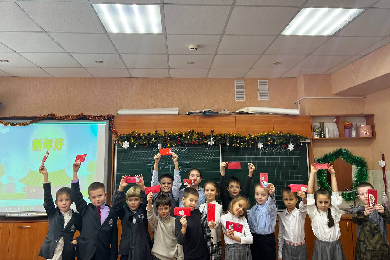 Педагоги Мининского рассказали младшим школьникам, как в Китае празднуют Новый год