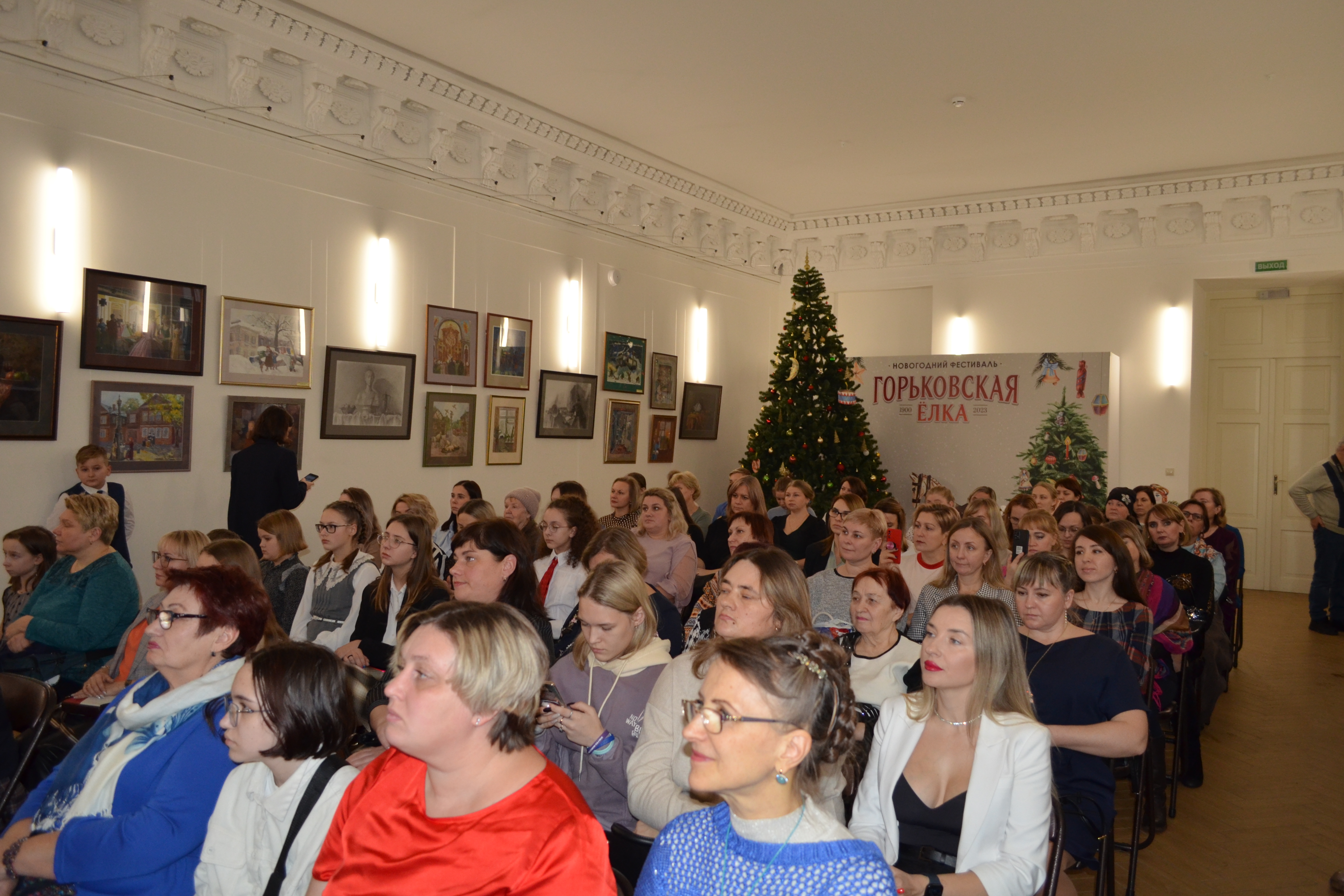 Педагог Мининского университета поздравил победителей городской акции «Материнская слава» 