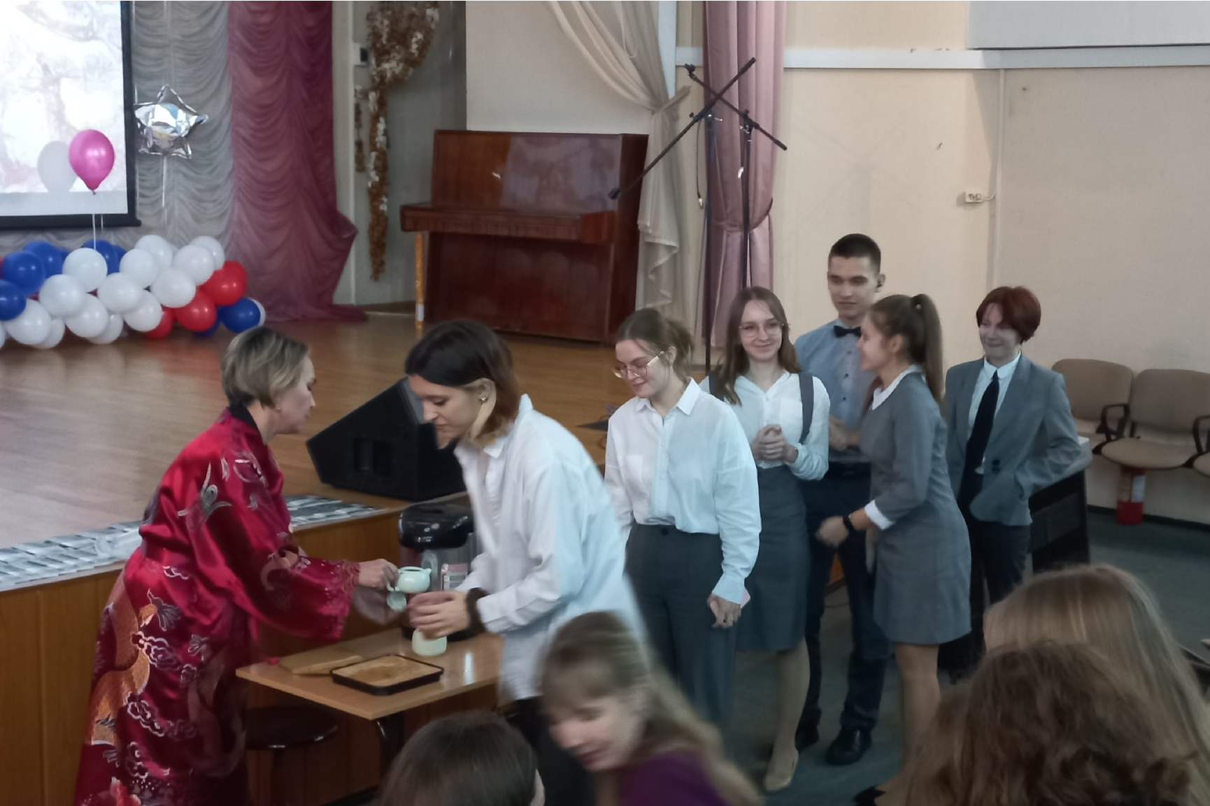 Команда Мининского провела языковые мастер-классы для старшеклассников ЦОД