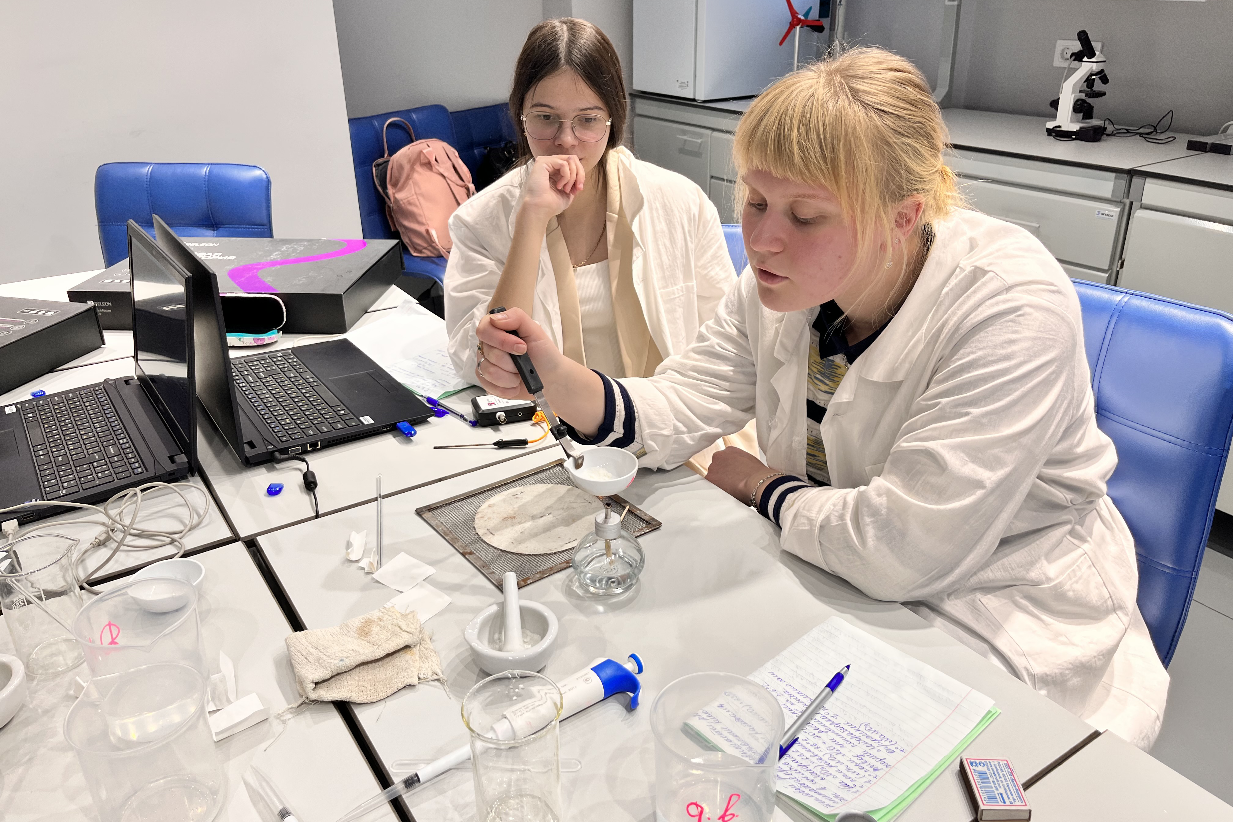 Мастер-классы по химии для нижегородских школьников прошли в Технопарке и Кванториуме Мининского университета