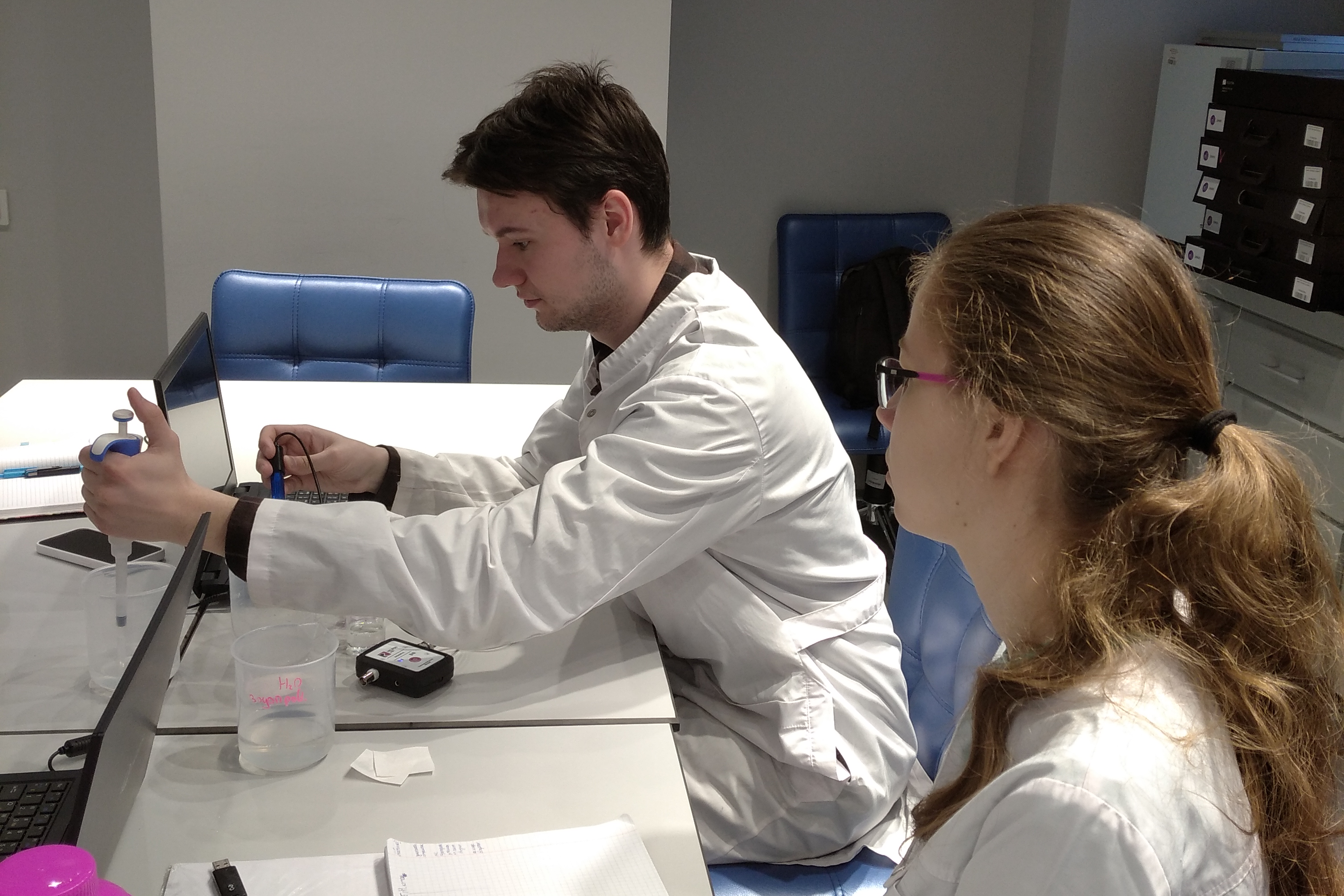Методику обучения химии студенты изучают на практике в Технопарке Мининского университета