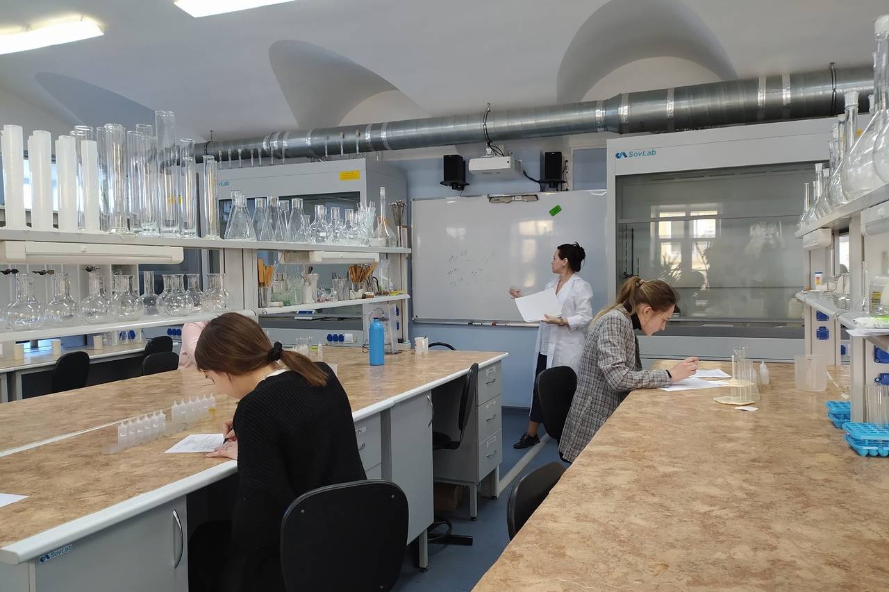 Олимпиада по химии для школьников прошла в Мининском университете