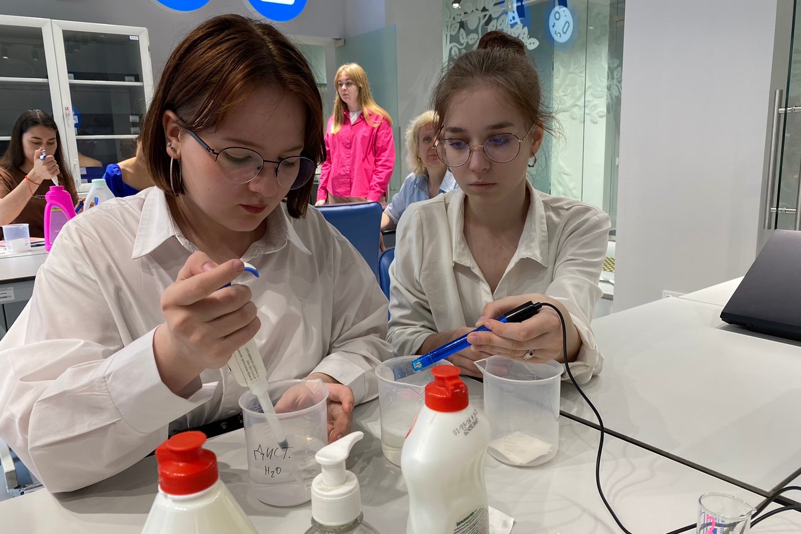 Биолого-химический биатлон для школьников прошёл в Мининском университете