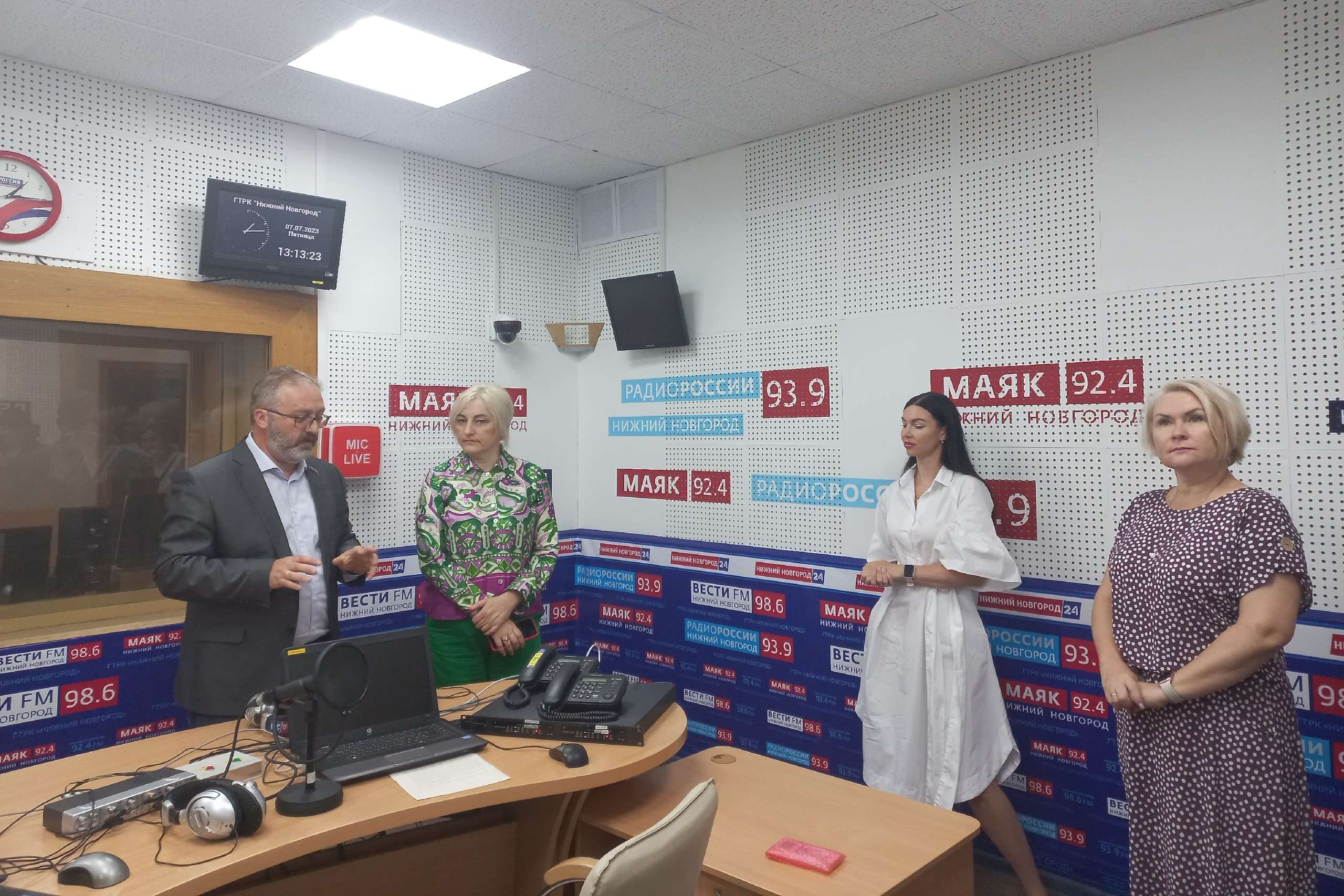 Сетевой партнер ВГТРК ГТРК «Нижний Новгород» провел экскурсию по телецентру для сотрудников вуза