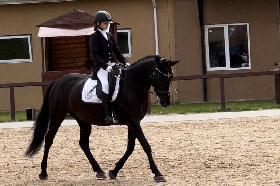 Спортсменка кадрового резерва Мининского университета стала победителем на соревнованиях по конному спорту