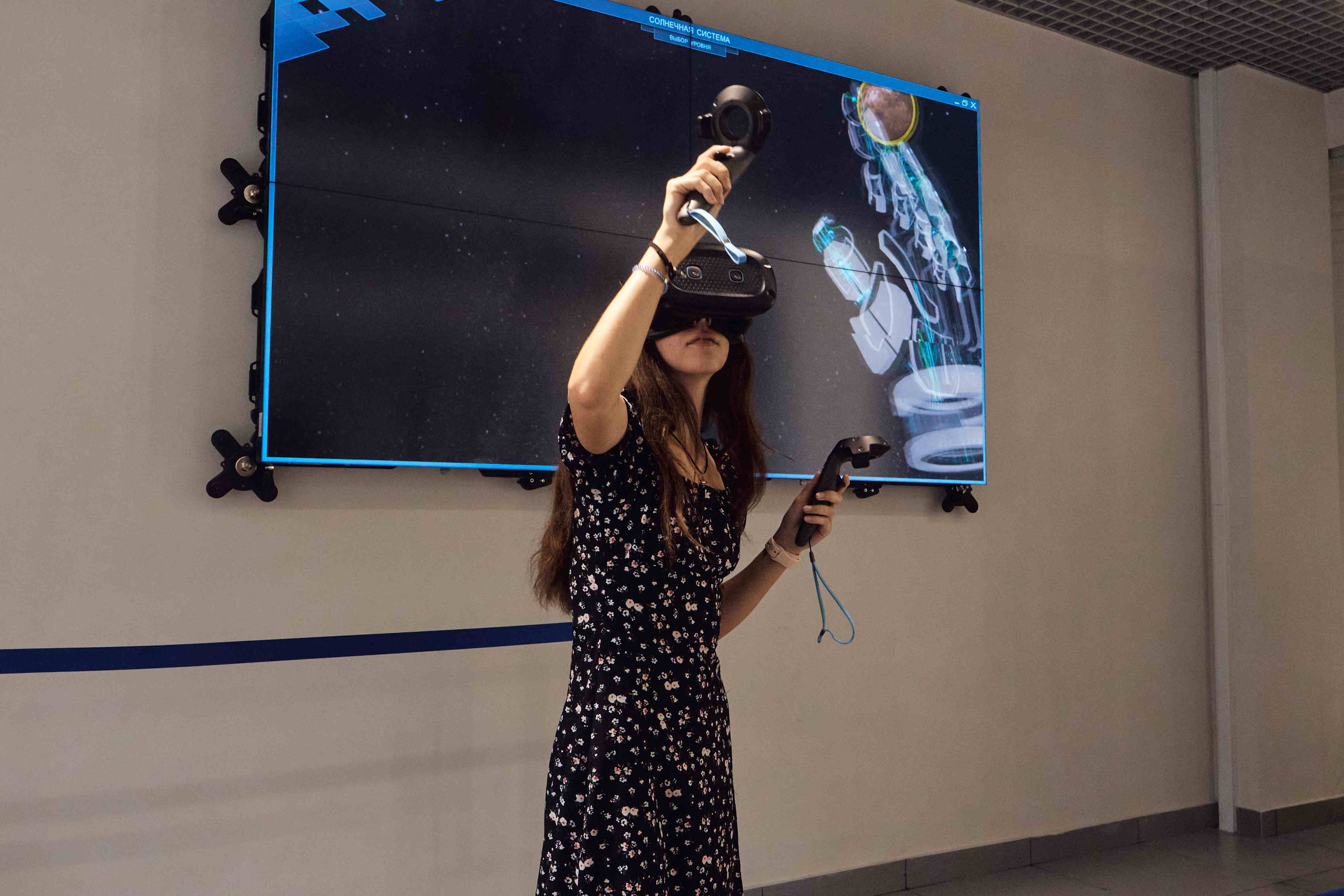 Виртуальная реальность, мобильная лаборатория и система жизнеобеспечения: «Университетские смены» побывали на экскурсии в Технопарке Мининского университета