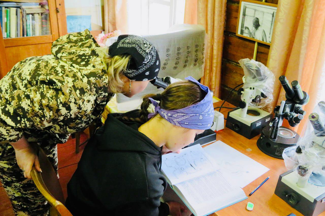 Научная стажировка студентов-биологов Мининского университета прошла на старейшей российской пресноводной биологической станции «Глубокое озеро»