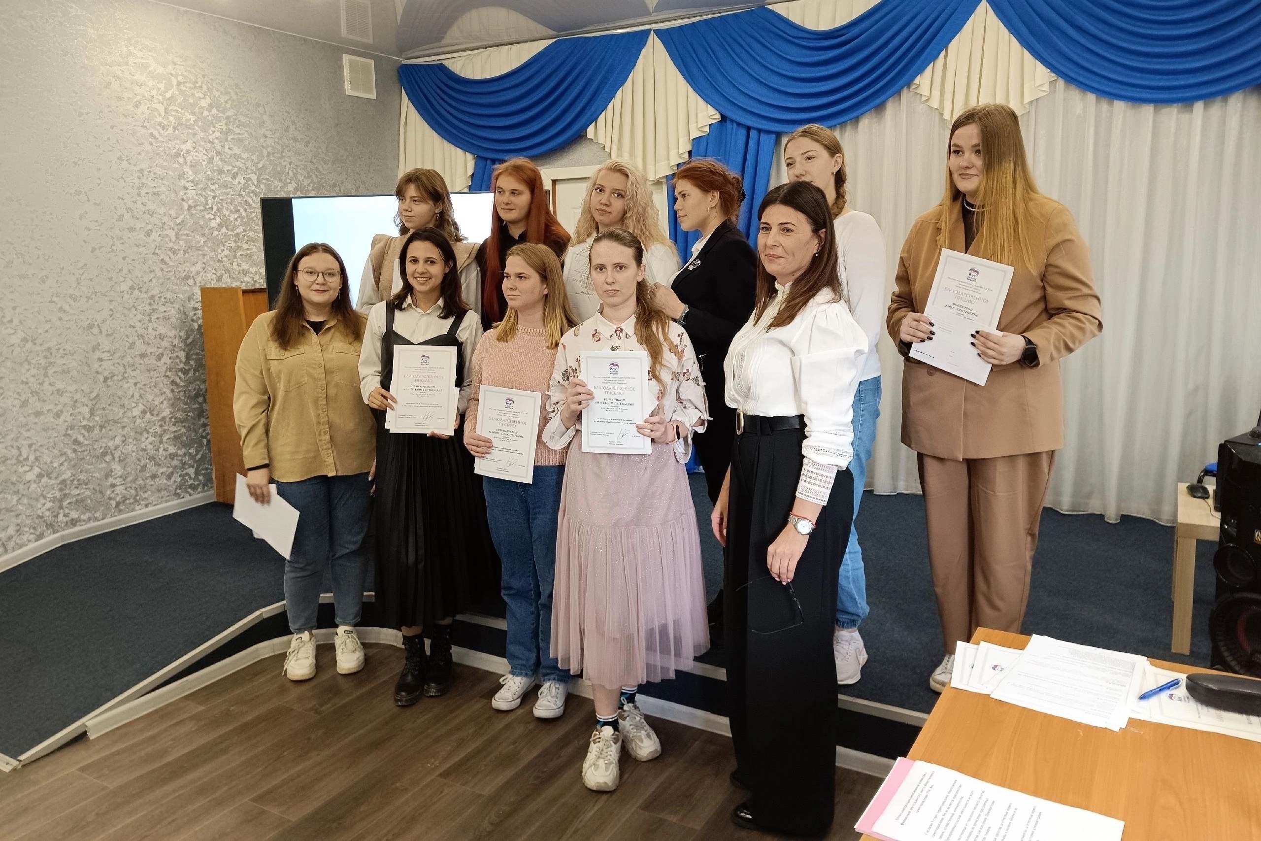Волонтеры Мининского получили благодарственные письма администрации Автозаводского района