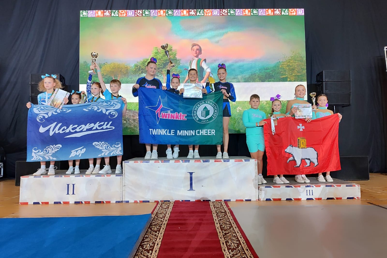 Чирлидеры Мининского одержали победу на чемпионате и в первенстве ПФО в Казани