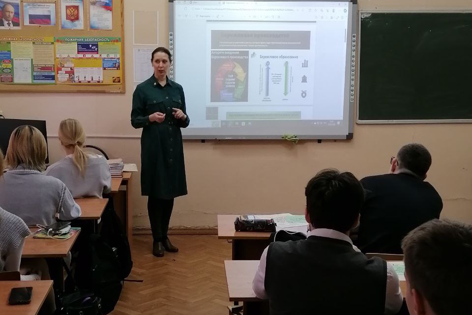 Как эффективно организовать рабочее место учащегося, школьникам рассказали эксперты Мининского университета
