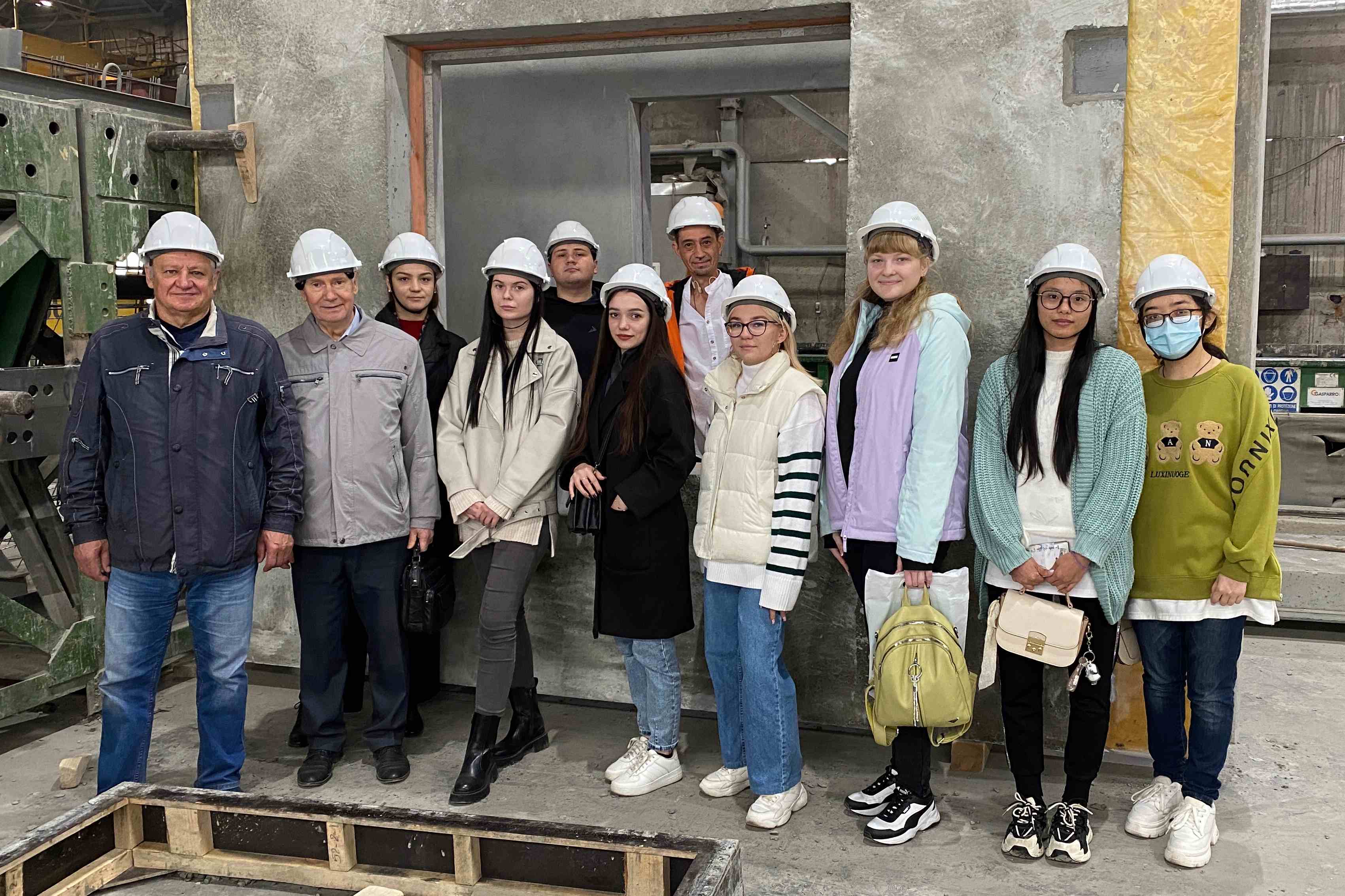 Как производят материалы для строительства панельных домов, узнали студенты факультета управления и социально-технических сервисов