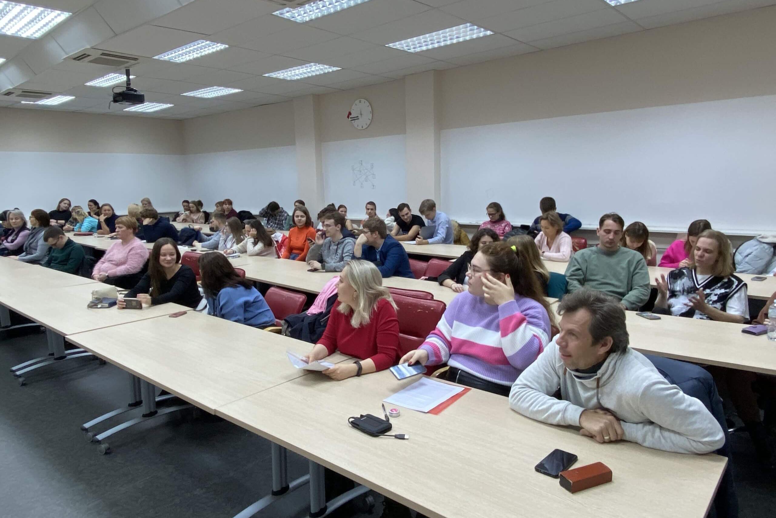 Круглый стол педагогов истории и обществознания прошел в Мининском университете