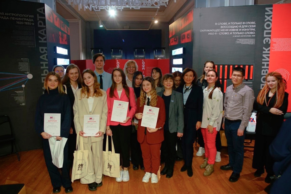Магистранты Мининского университета стали победителями конкурса художественного перевода «Высокое искусство»