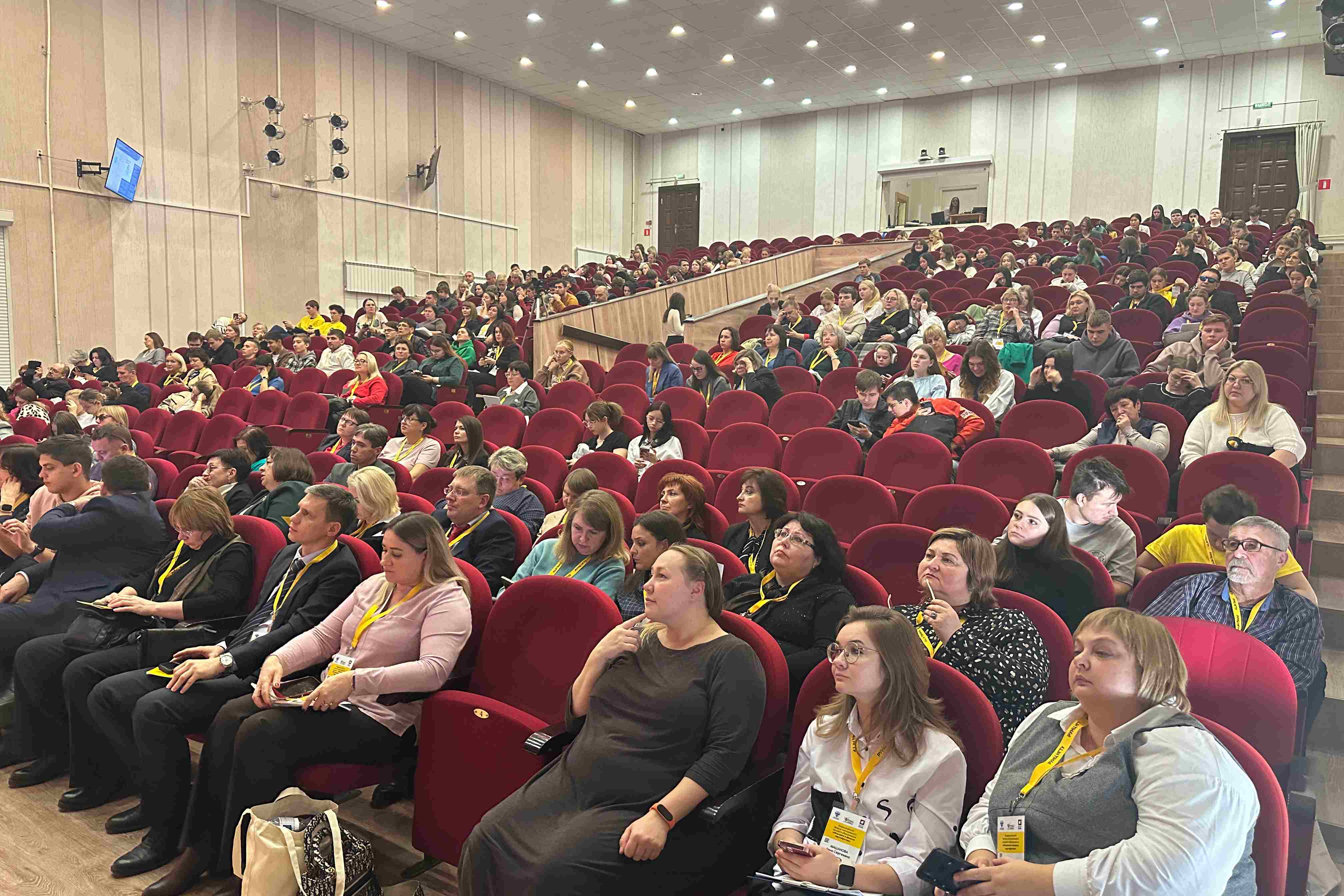 Сотрудники РУМЦ Мининского университета представили вуз на всероссийском форуме инклюзивного высшего образования 