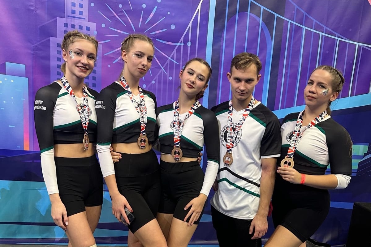Спортсмены Мининского получили награды в соревнованиях по плаванию и чирлидингу