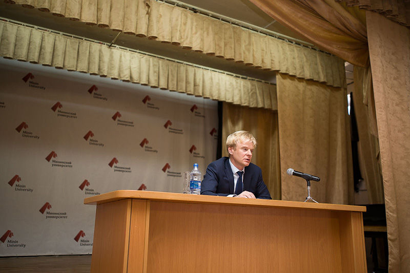 Ректор Мининского университета провел встречу со студенческим активом