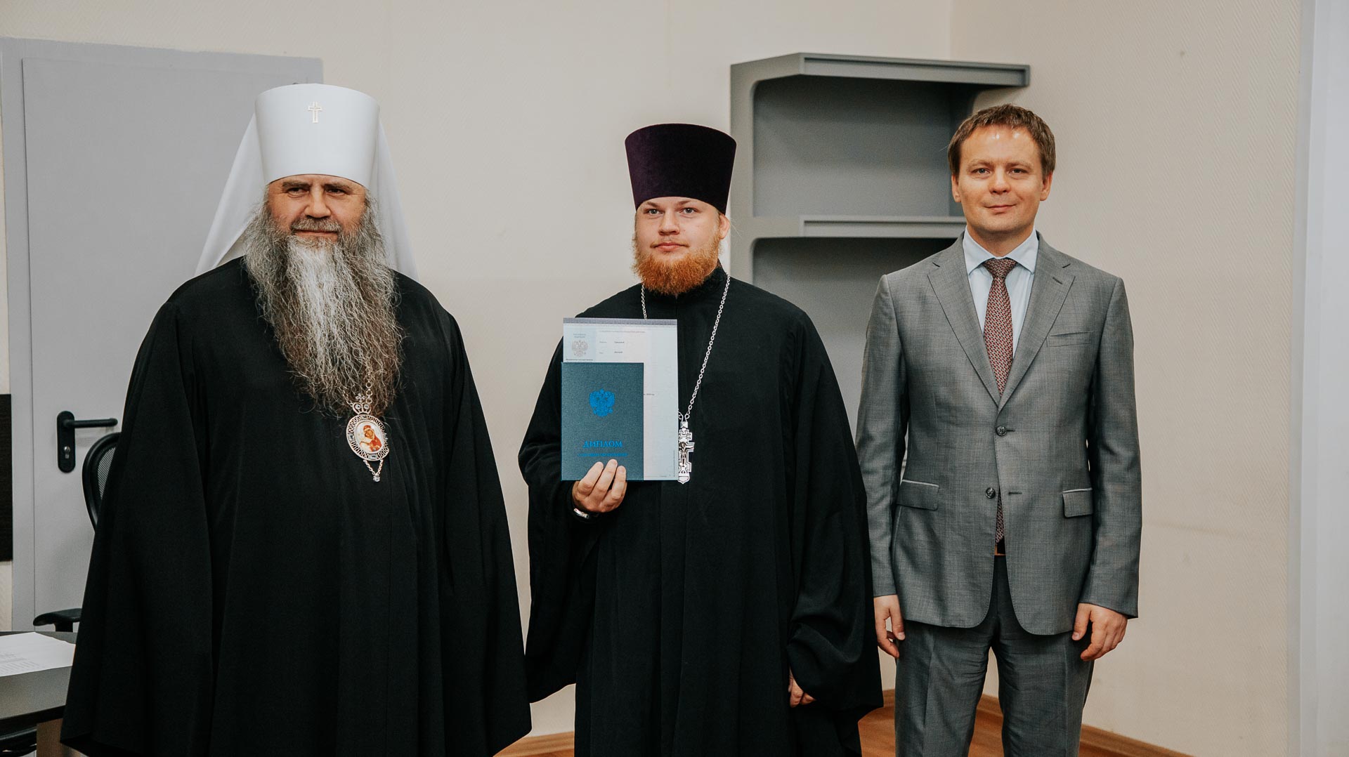 Митрополит Нижегородский и Арзамасский Георгий вручил дипломы бакалаврам-теологам
