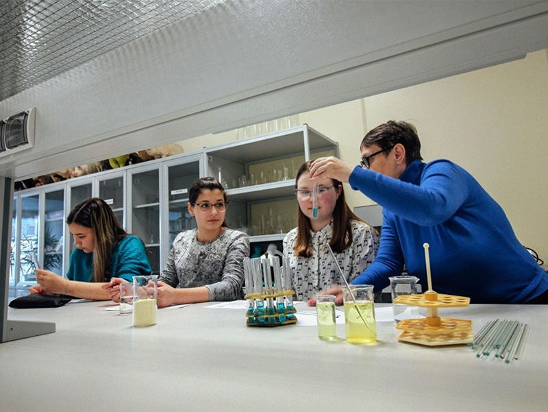 Региональная практико-ориентированная школьная олимпиада по биологии прошла в Мининском университете
