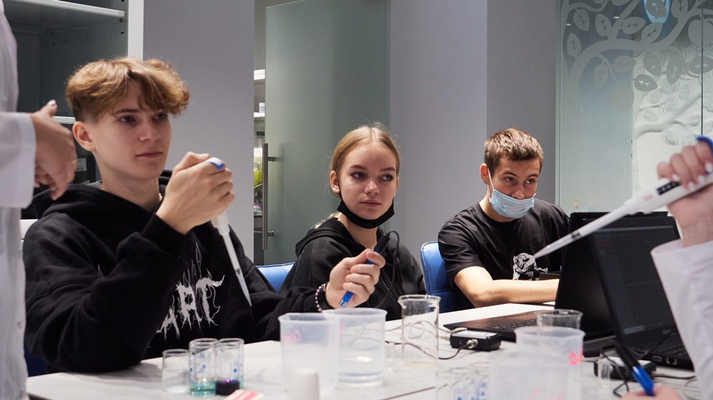 Ученики двух школ посетили Технопарк и Кванториум Мининского университета
