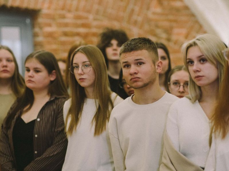 «Лики служения»: в Мининском университете открылась фотовыставка памяти священнослужителей, погибших в зоне СВО