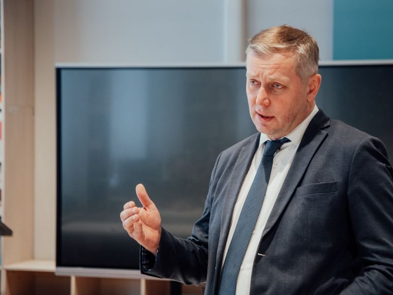 Директор школы №123 Борис Котельников встретился со студентами в Мининском университете