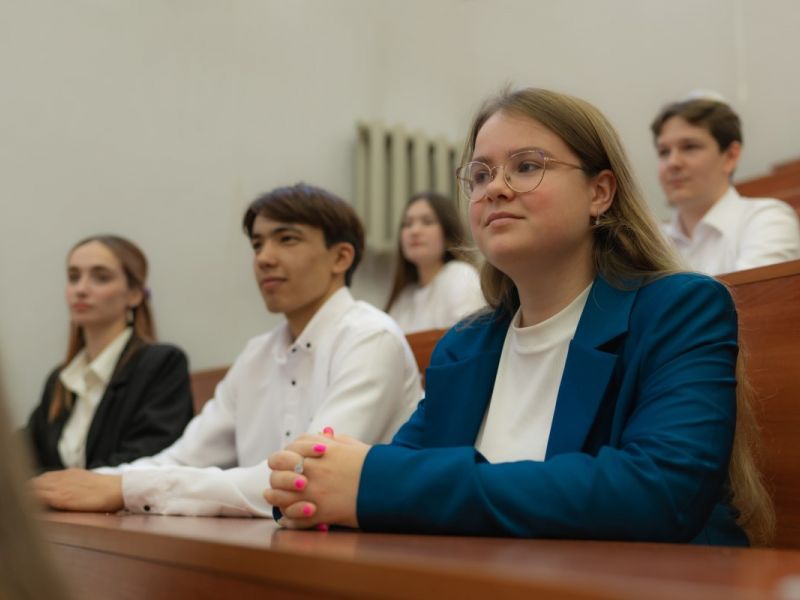 За 5 дней около 37,4 тысячи заявлений подано в педвузы Минпросвещения России, более 45 тысяч – в колледжи и техникумы