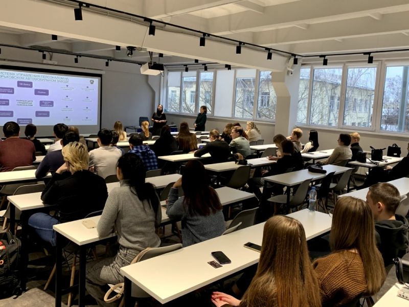 Центр по трудоустройству выпускников Мининского университета организовал на Факультете управления и социально-технических сервисов встречу студентов с представителями ПАО «Горьковский автомобильный завод»