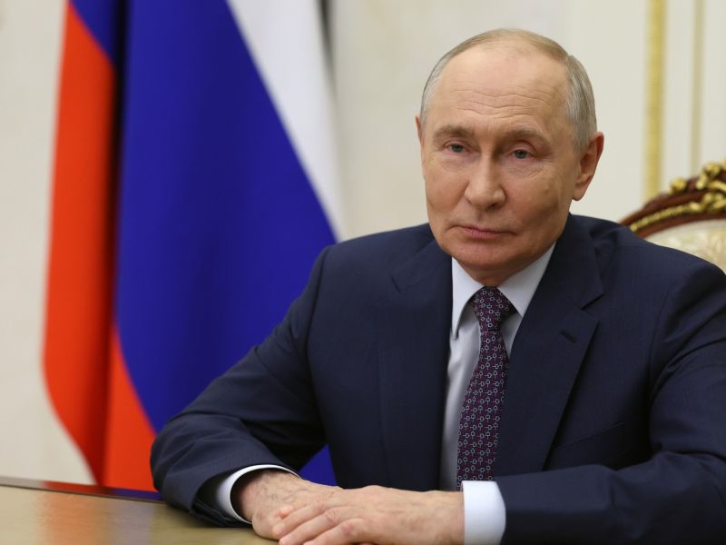 Президент РФ Владимир Путин поздравил педагогов с Днем учителя