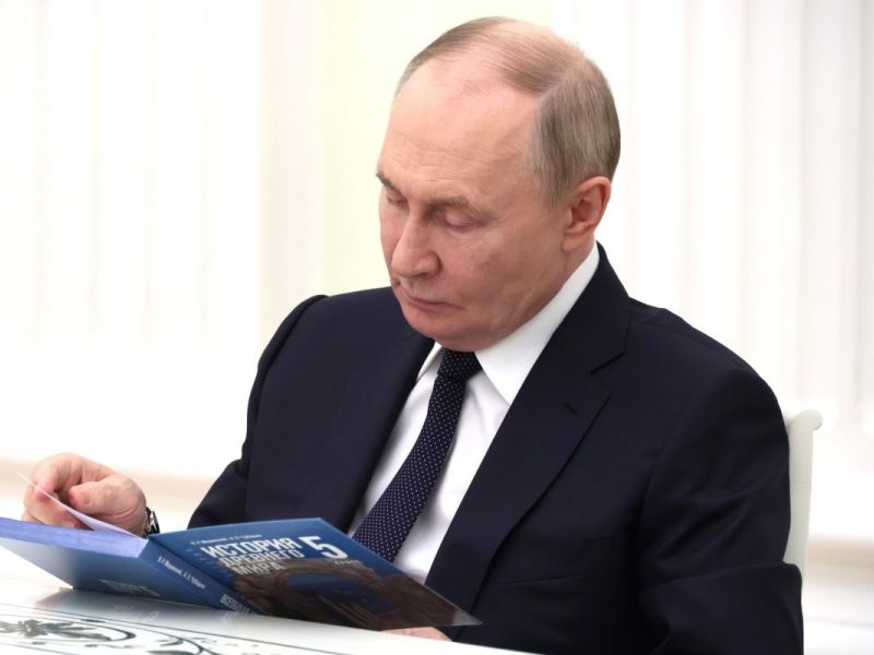 Сергей Кравцов принял участие во встрече Владимира Путина с редакторами учебников истории