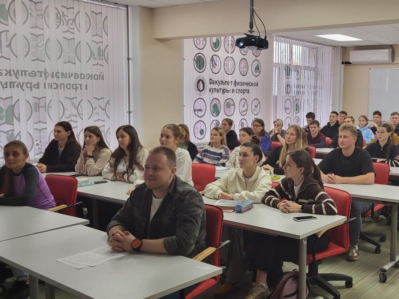 Вебинар для учителей физической культуры из разных регионов России провели преподаватели Мининского университета