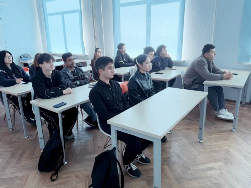 В Мининском университете прошли лекция и мастер-класс о новых ИТ-профессиях и нейросетях
