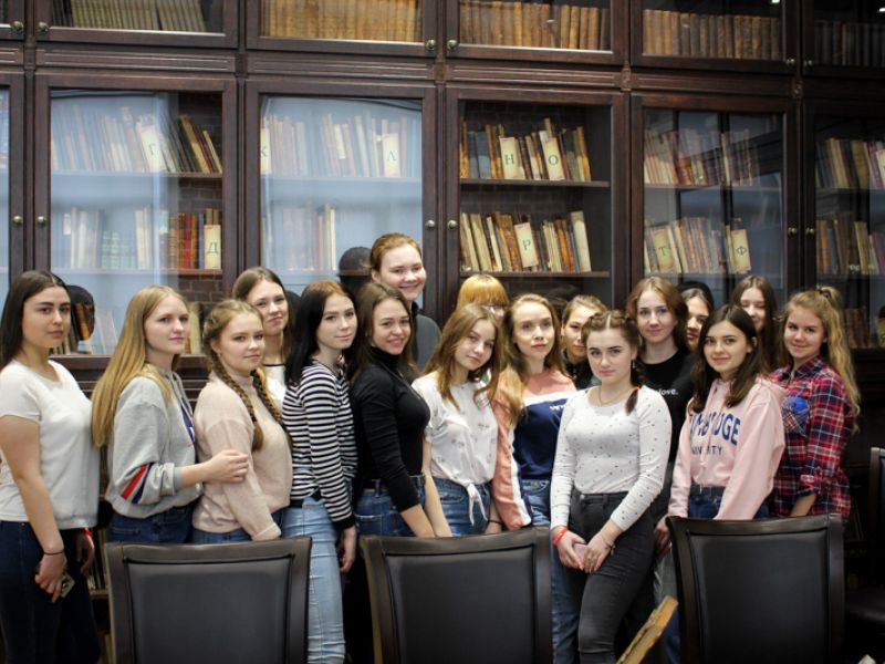 Мининский университет провел экскурсию для школьников