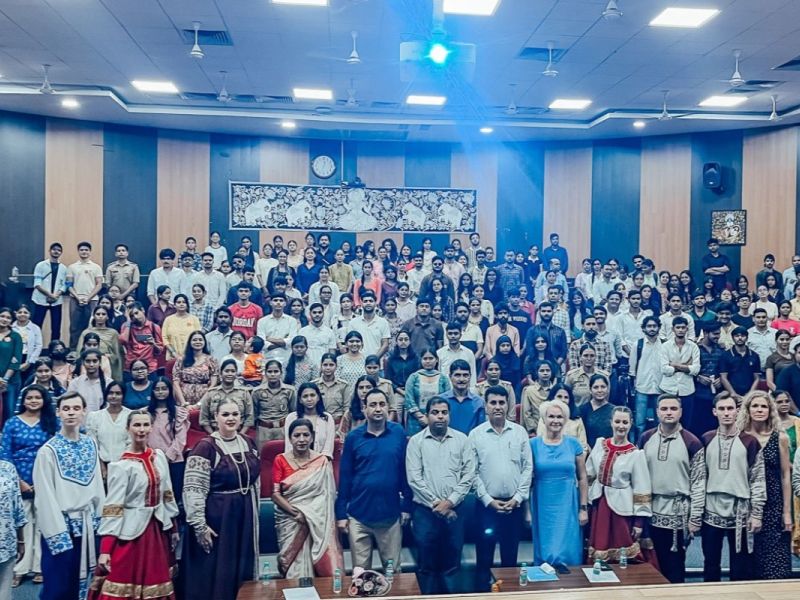 Мининский университет и фонд «Моя история» проводят фестиваль «Русские узоры» в Индии