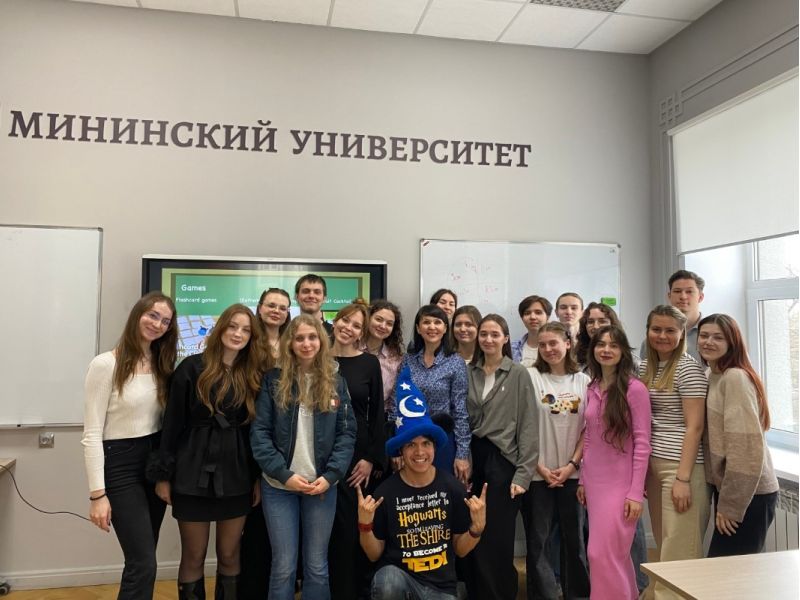 Студенты 4 курса лингвистического факультета, группы ПКИ-22-1 и ПКИ-22-2 приняли участие в мастер –классе: «Игровые технологии в преподавании английского языка»   