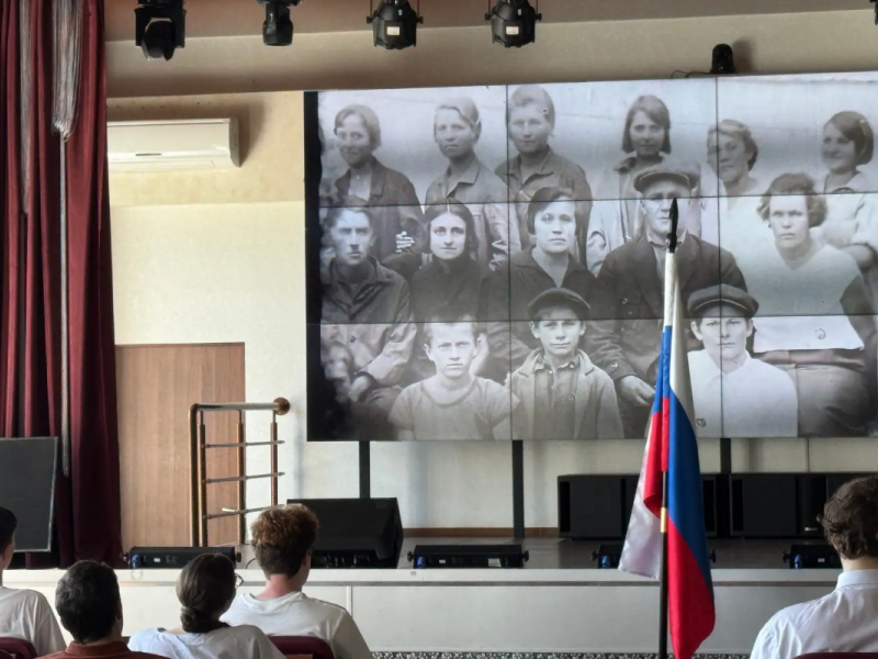 Студенты Мининского университета вместе посмотрели фильм «Учителя Победы» 
