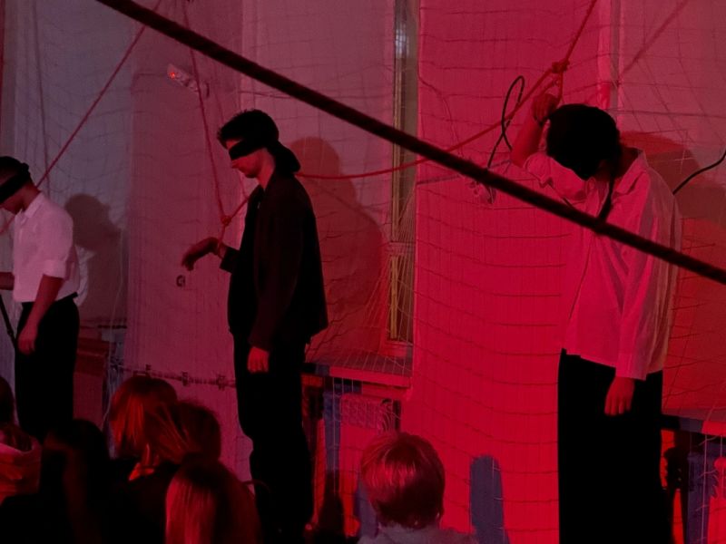 Боль, превращенная в искусство: в Мининском университете прошел спектакль «Детям Беслана»