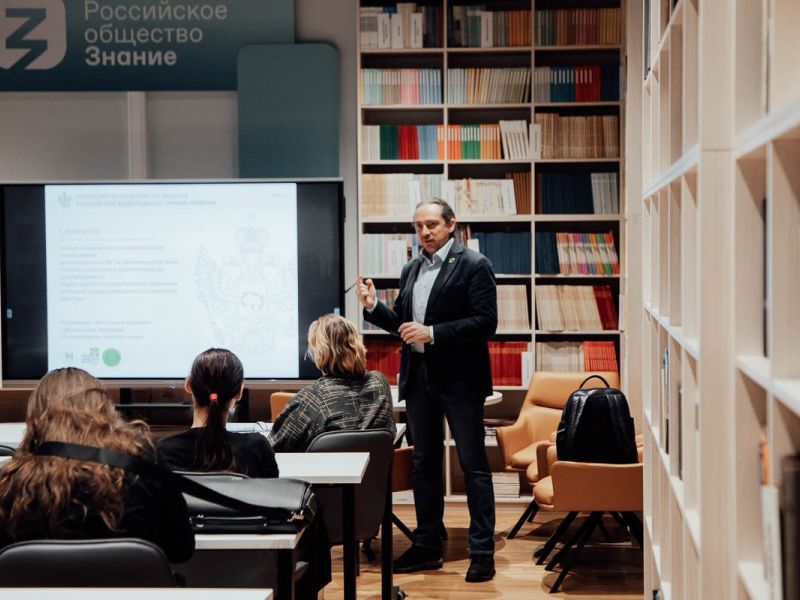 В Мининском университете прошла встреча с руководителем АНО Центр реабилитации инвалидов детства «Наш солнечный мир»