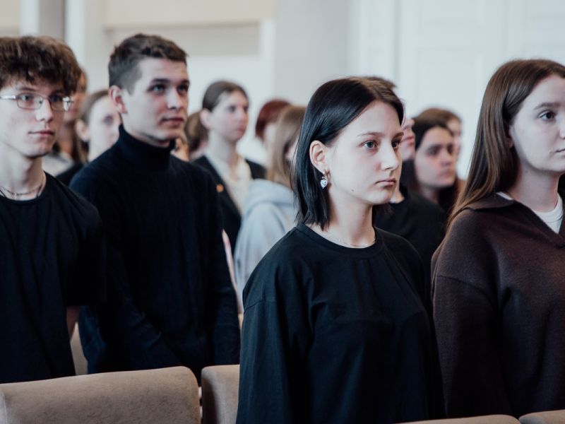 В Мининском университете прошла церемония поднятия флага в преддверии Дня воссоединения Крыма с Россией