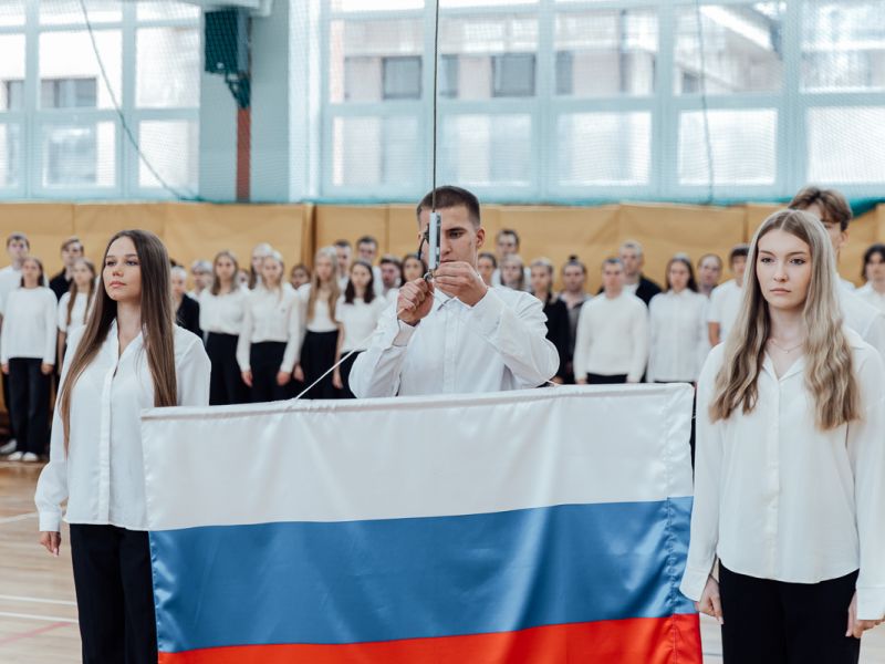 В Мининском университете прошла церемония поднятия флага в рамках Большой учительской недели
