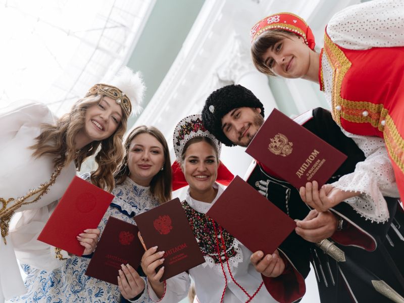 Четверть выпускников педвузов Минпросвещения России стали отличниками