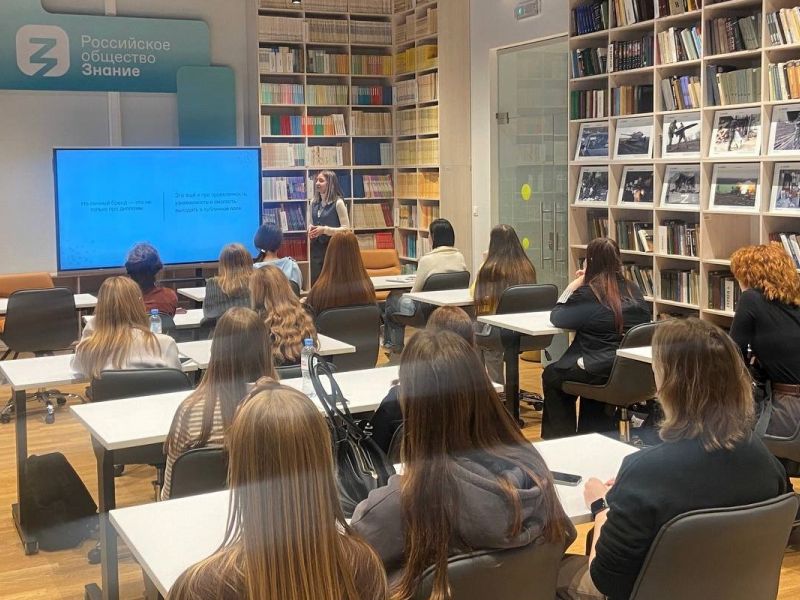 Как влюблять в себя людей в онлайне: мастер-класс Елены Григорьевой прошел на Неделе психологии в Мининском