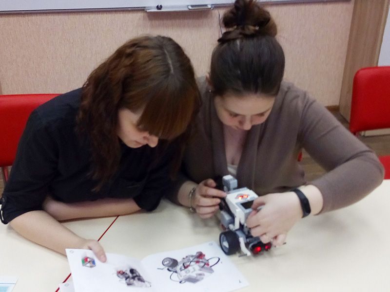 Стартовали курсы по робототехнике