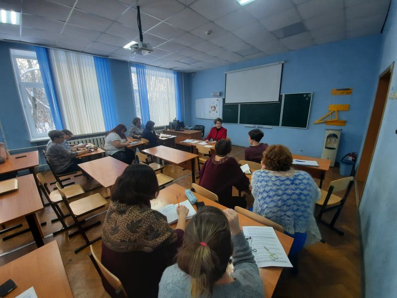Команда Мининского провела в школе семинар «Интерактивные технологии педагогического просвещения родителей в работе классного руководителя»