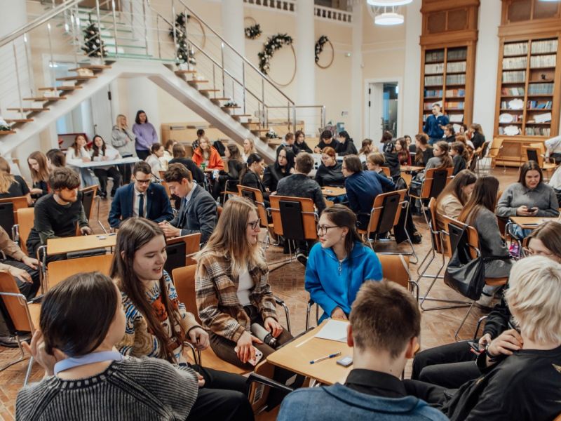 От физики до религиоведения: в Мининском прошел турнир знатоков 