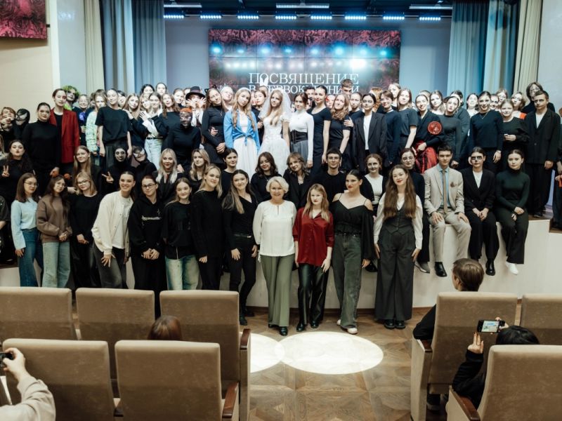 На лингвистическом факультете состоялся концерт «Дебют и Посвящения Первокурсников»