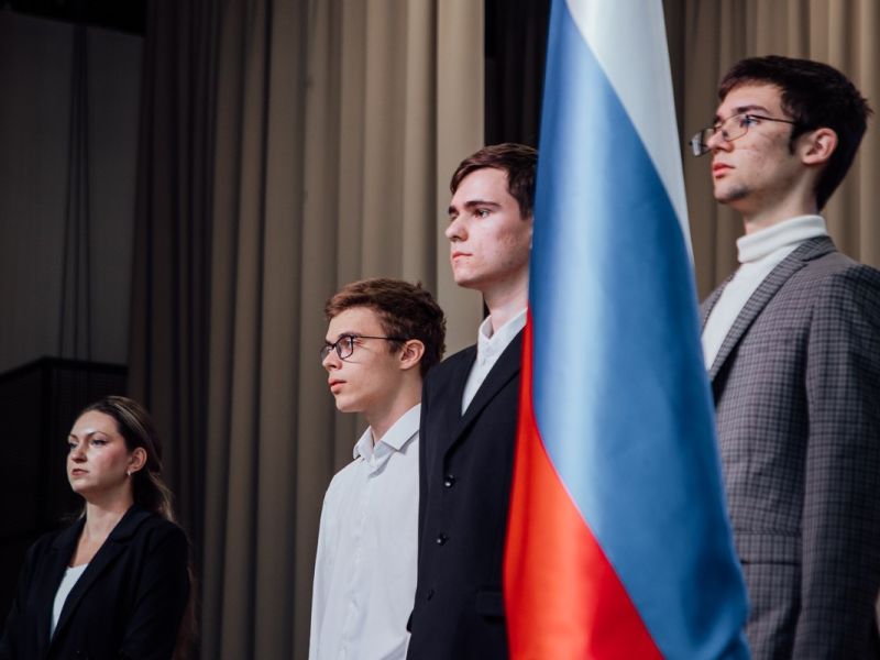 В Мининском университете прошла еженедельная церемония поднятия Государственного флага России