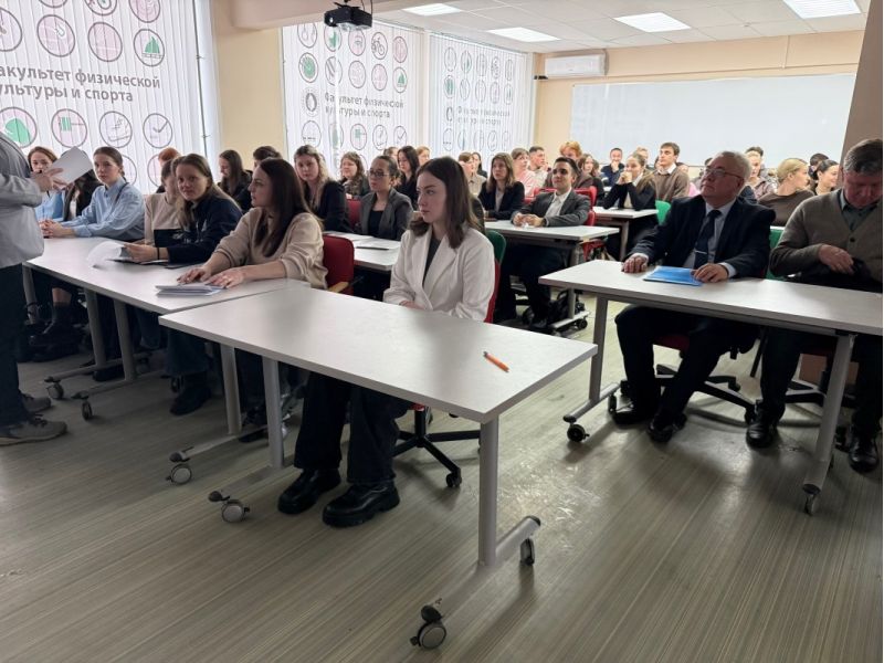 Состояние и перспективы развития физической культуры, спорта и адаптивной физической культуры обсудили в Мининском