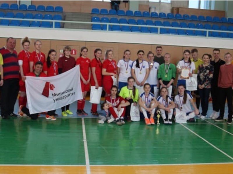 Серебряный успех команды женского мини-футбола Мининского университета